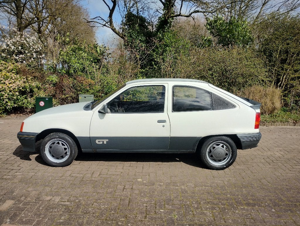 Opel 1985 1.8GT oldtimer apk tot 03-2028 boekjes aanwezig, foto 5
