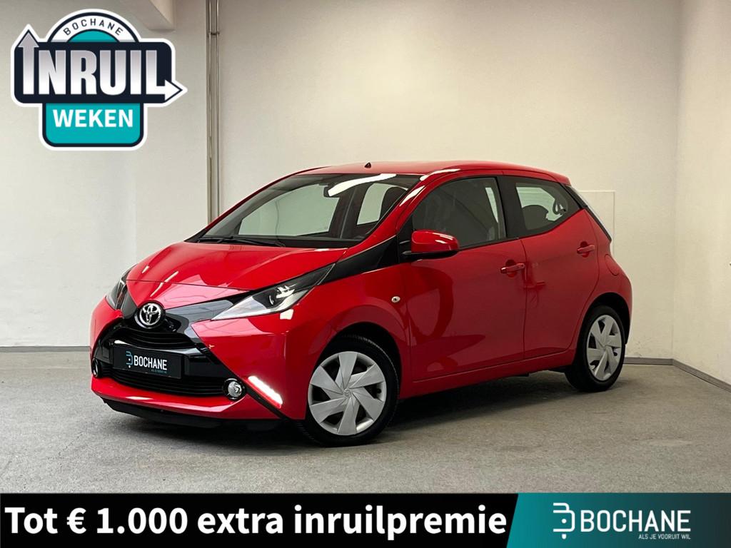 Toyota Aygo 1.0 VVT-i x-play | CAMERA |, Stof, Gebruikt, Met garantie (alle), 4 stoelen