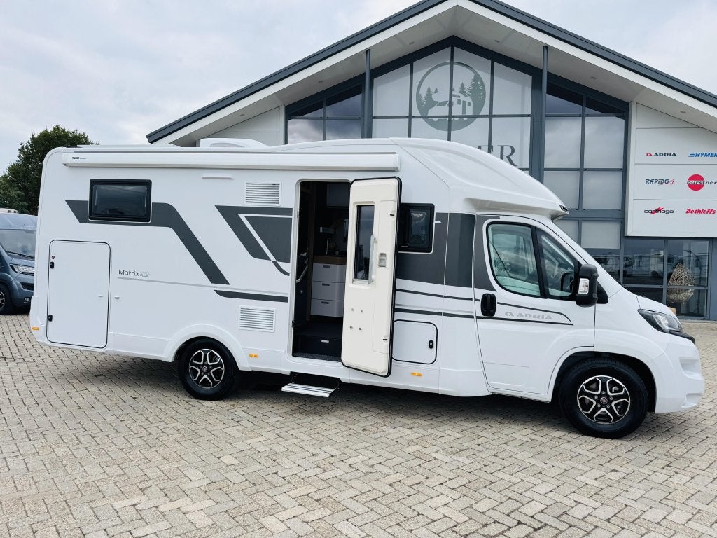 Foto 5 van Adria Matrix Plus 670 DL Automaat Lithium Airco Omvormer