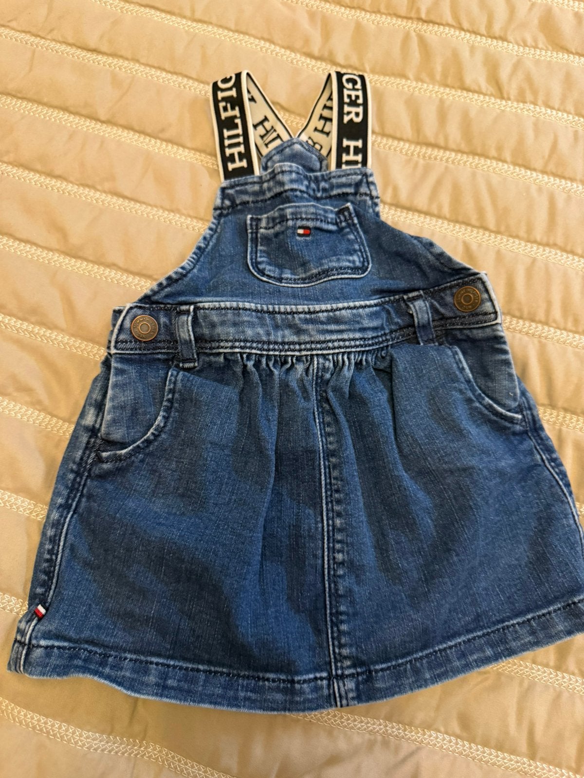 Tommy Hilfiger denim tuinjurkje maat 68, Ophalen of Verzenden, Zo goed als nieuw, Meisje, Broekje