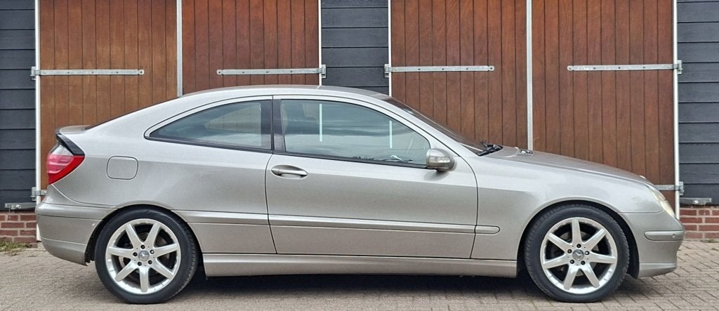 Mercedes-Benz C-Klasse Sportcoupe 180 K. Amice | Bluetooth |, Gebruikt, 4 stoelen, 1796 cc, Parkeersensor
