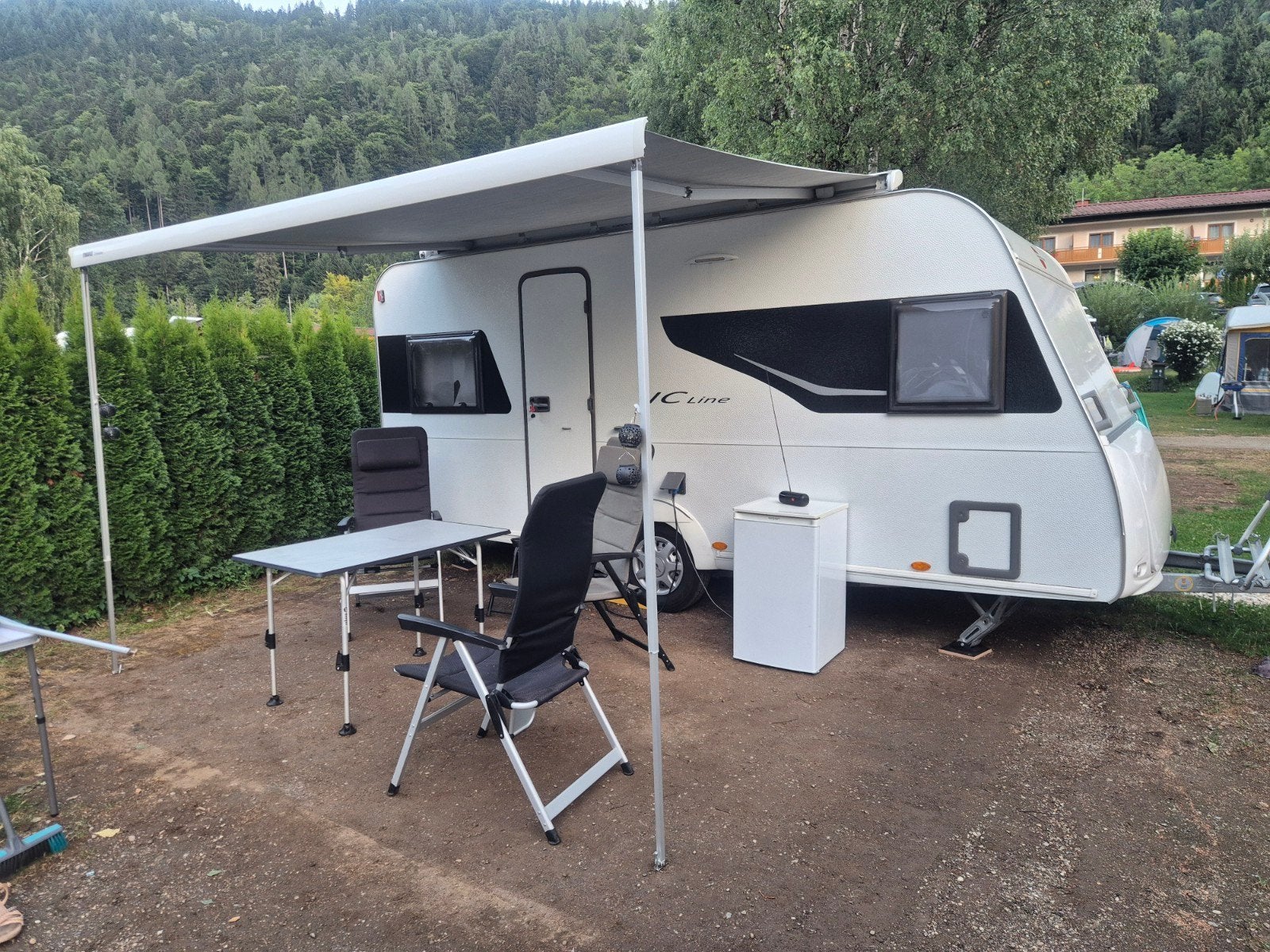 Bürstner IC Line caravan met mover, luifel  en voortent, Rondzit, 750 - 1000 kg, Particulier, Bürstner