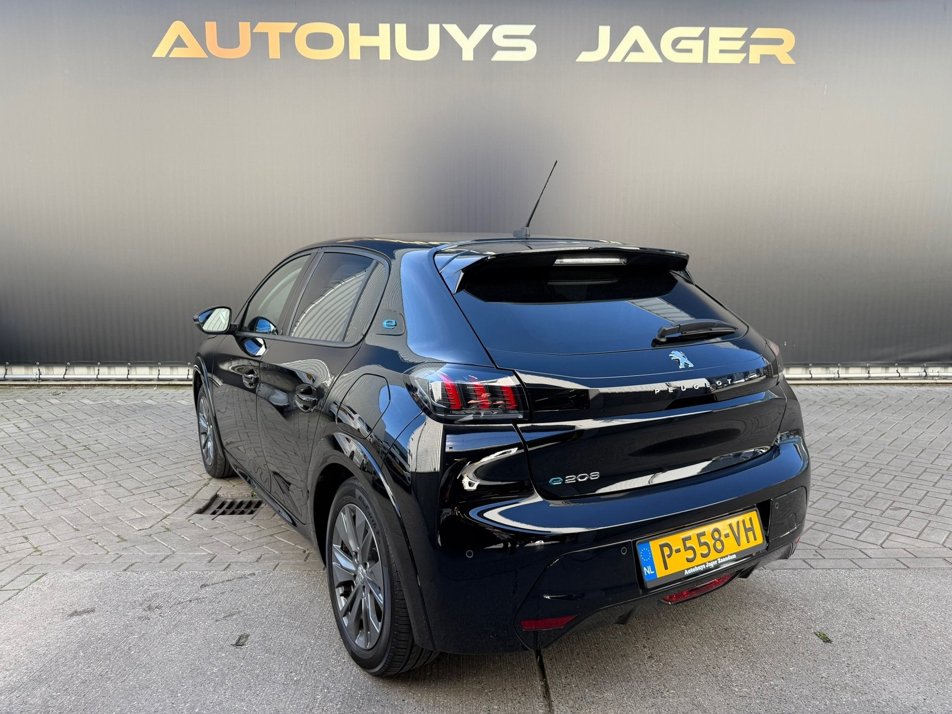 Peugeot E-208 EV Allure 50 kWh Automaat Carplay Cruise Airco, Auto's, Dealer onderhouden, Gebruikt, Zwart, Zwart