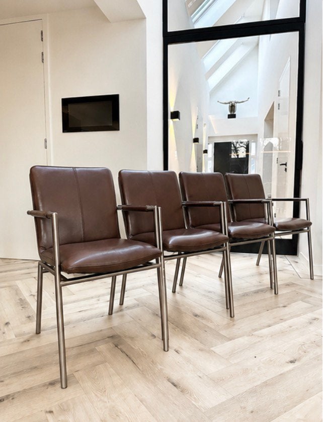 4/5 bruin leder Henders & Hazel Dafur design eetkamerstoelen, Ophalen, Dafur, -, Zo goed als nieuw