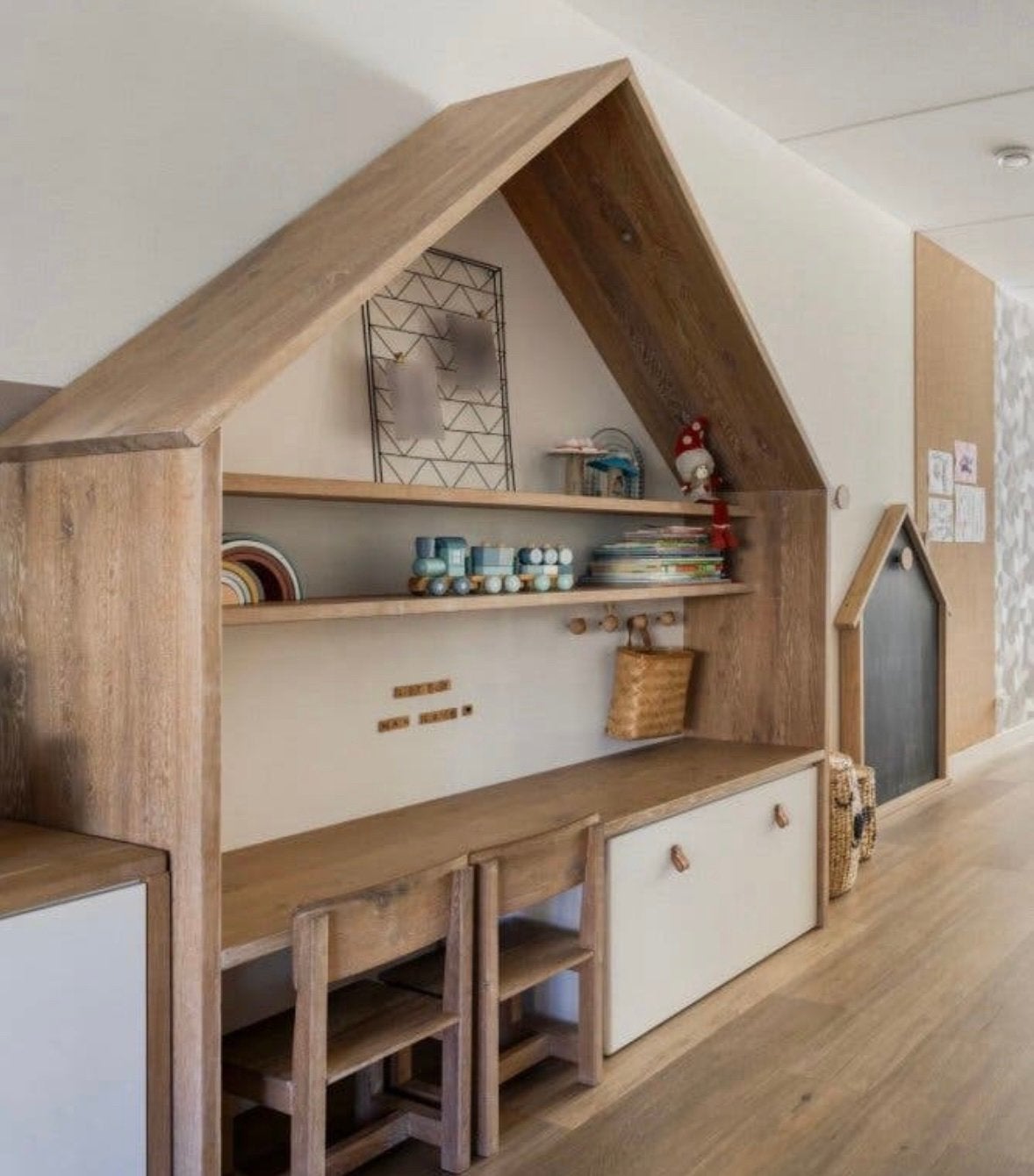 Massief eikenhouten speelhuisje kinderhoek bureau, Ophalen, Zo goed als nieuw, Overige typen