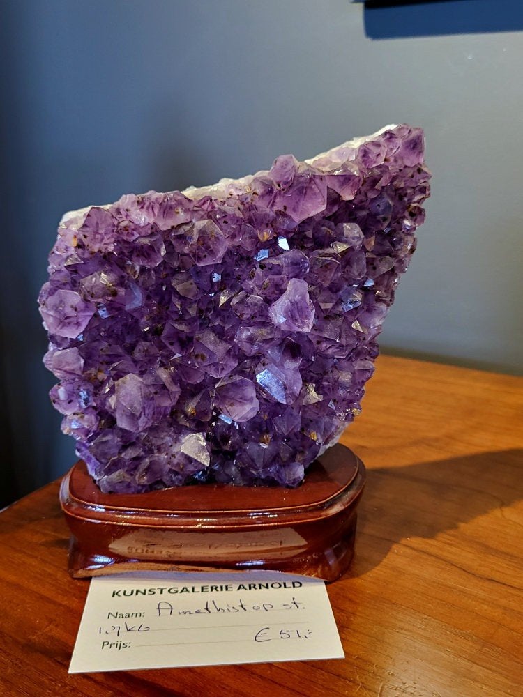 Amethist op standaard, 1,7kg, 51,- euro, Ophalen, Mineraal