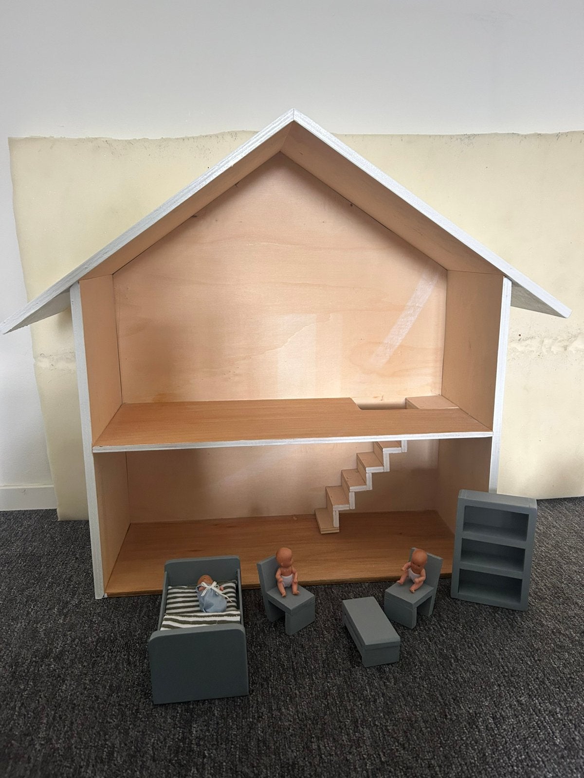 Poppenhuis zelf gemaakt, Ophalen, Zo goed als nieuw, Poppenhuis