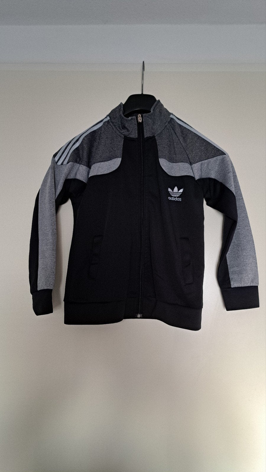 Adidas hoodie zwart/grijs maat 10, Ophalen of Verzenden, Zo goed als nieuw, Adidas, Jongen of Meisje
