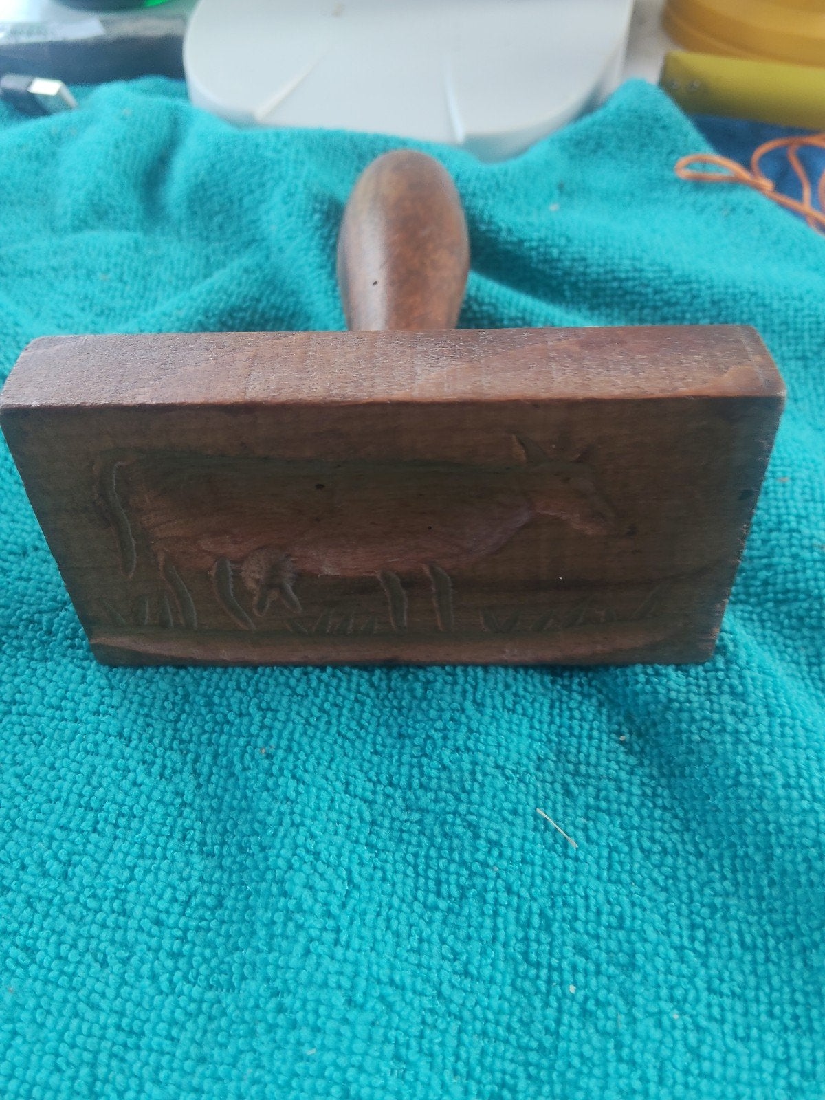 Antieke Houten Boterstempel / Botervorm met handgesneden Koe, Ophalen