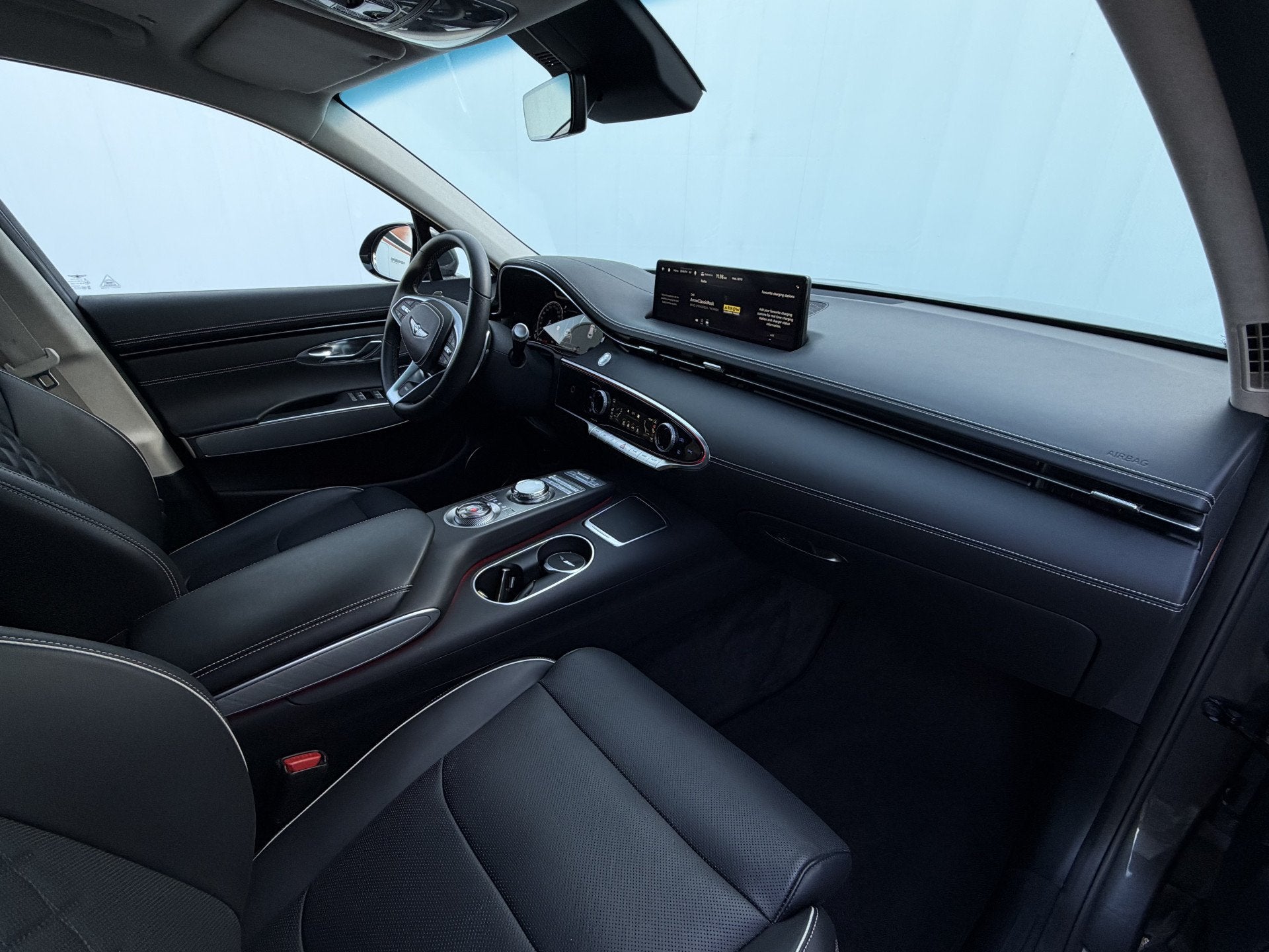 Genesis GV70 Pano SOH 98% Leer 360° HUD Stoelverw+Ventilati, Auto's, Automaat, Leder, 489 pk, Te koop