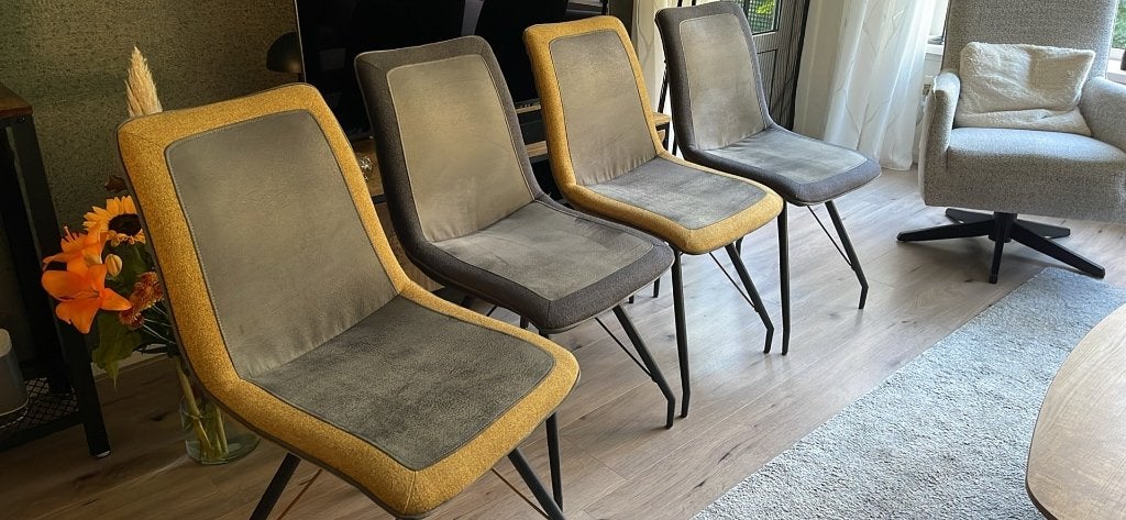 Te koop 4 mooie eetkamerstoelen van het merk Xooon., Huis en Inrichting, Ophalen, Zo goed als nieuw, Vier, Grijs