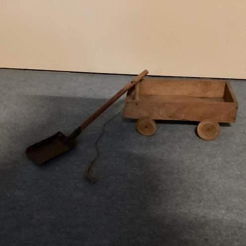Antiek houten karretje met schepje, Verzenden