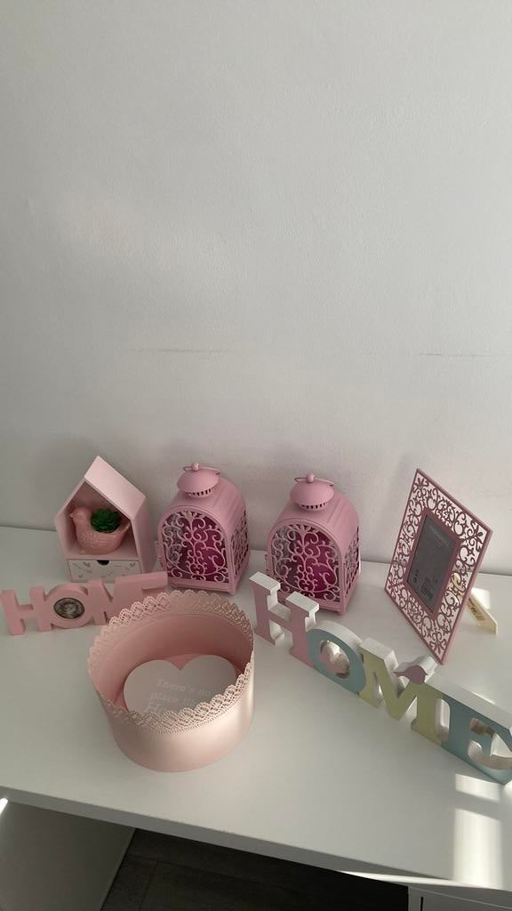 Gratis roze accessoires meisjeskamer, Sieraden, Tassen en Uiterlijk, Uiterlijk | Cosmetica en Make-up, Ophalen, Zo goed als nieuw