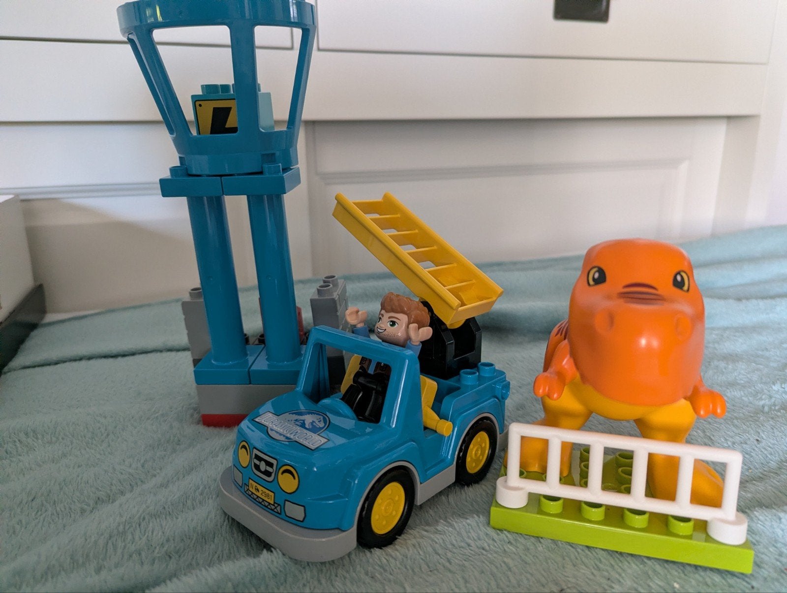 Lego Duplo Jurassic World T-Rex en Voertuig, Inclusief minifiguren, Gebruikt, Jurassic World, Ophalen of Verzenden