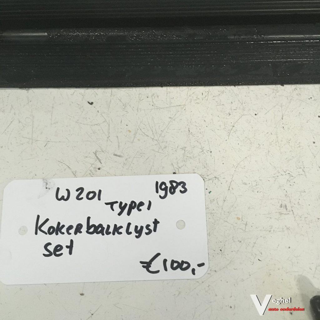 Mercedes W201 1983 Rubber Links en Rechts thv kokerbalk, Gebruikt, -, -, Ophalen of Verzenden