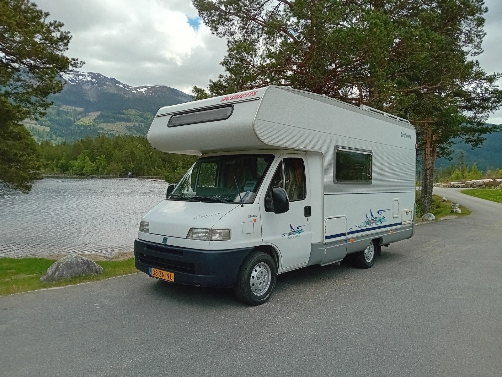 Nette en leuke Fiat Ducato 2,8TDI Dethleffs 6 persoonscamper, Alkoof, Ringverwarming, Kluisje, Particulier