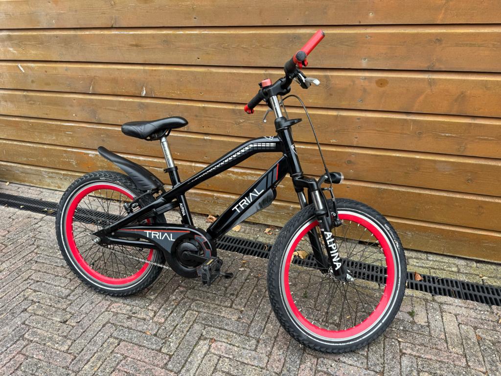 Alpina Trial kinderfiets 20 inch - Zwart/Rood, Fietsen en Brommers, Ophalen, Gebruikt, Terugtraprem, 16 tot 20 inch