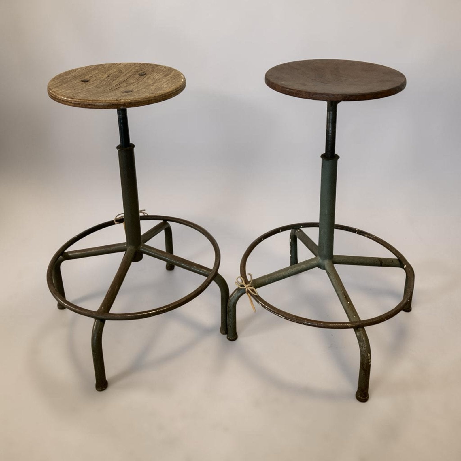 Vintage Ahrend / Gispen werkplaats krukken - verstelbaar, Antiek en Kunst, Ophalen