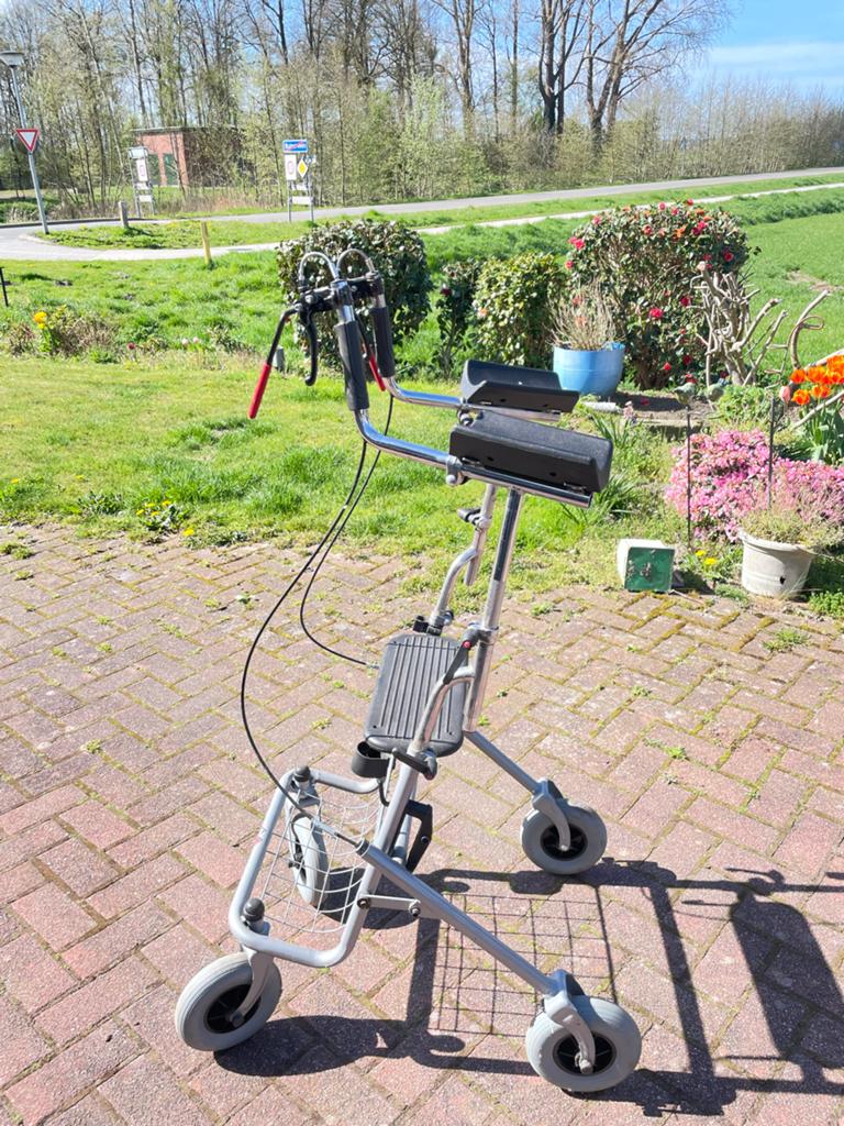 Rollator met hoogarmsteun, Ophalen of Verzenden, Gebruikt