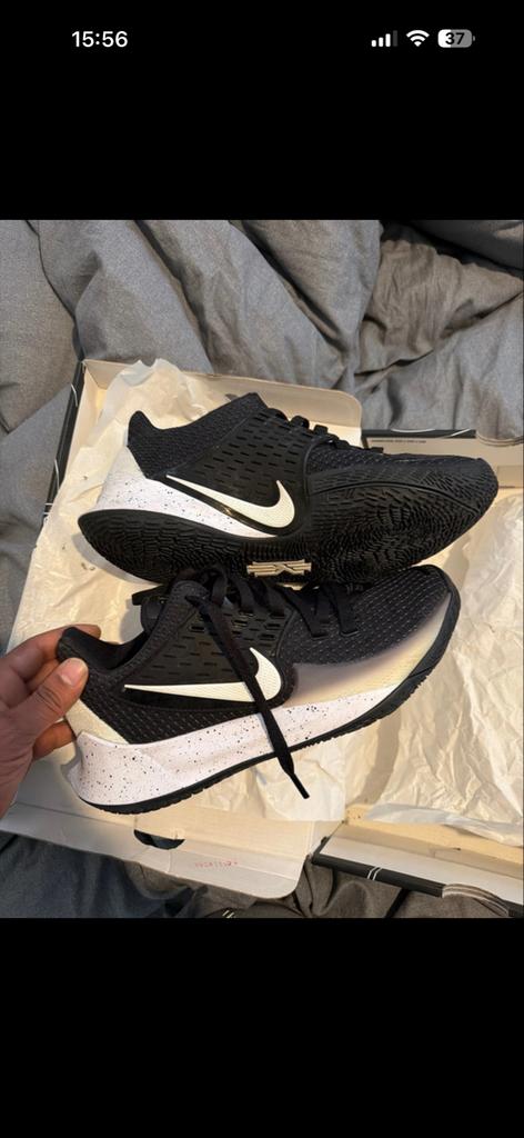Nike Kyrie Low 2 - Maat 42 - Zo goed als nieuw, Ophalen of Verzenden, Zo goed als nieuw