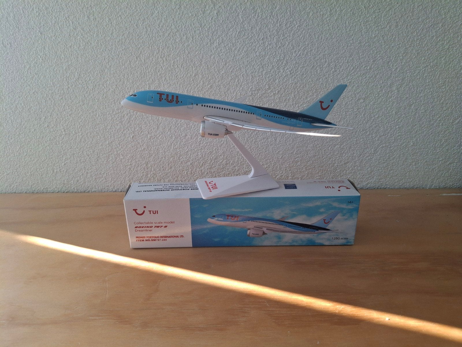 TUI Boeing 787-8 Dreamliner schaalmodel 1:250, Overige merken, 1:200 of kleiner, Ophalen of Verzenden, Zo goed als nieuw
