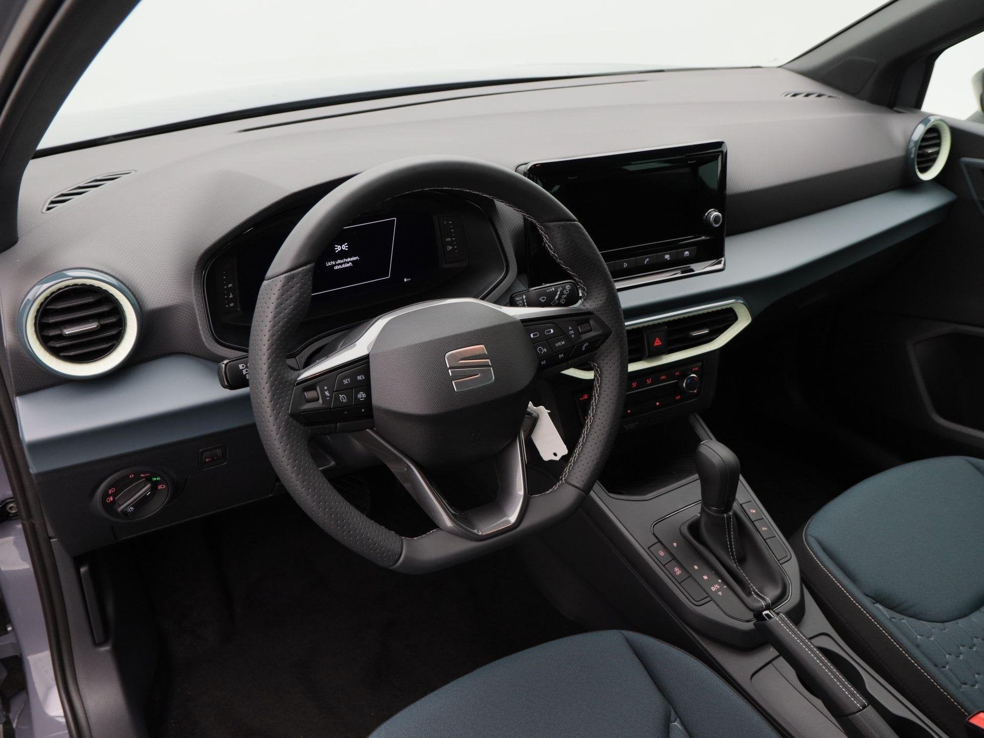 SEAT Arona Style Business Connect 1.0 TSI 115 PK | Automaat, Auto's, 1131 kg, Stof, Automatische klimaatregeling, Origineel Nederlands