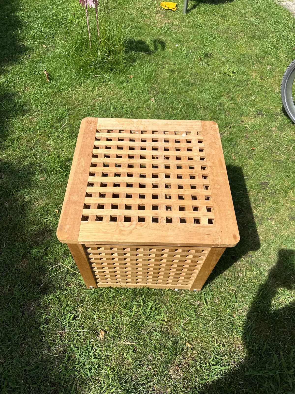 Stevig houten bijzettafeltje IKEA met opbergruimte, Ophalen, Minder dan 45 cm, Minder dan 55 cm, Gebruikt
