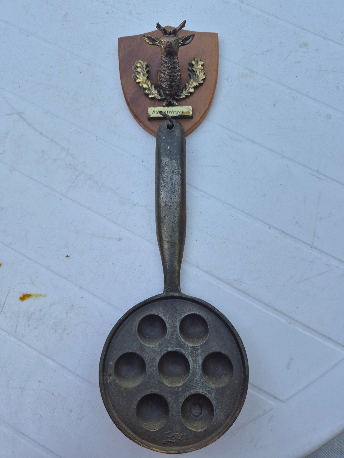 Vintage wandthermometer met hertenkop en aebleskiverpan, Ophalen