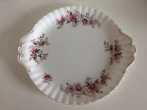 Gebakschaal Royal Albert Lavender Rose 23 cm doorsnede, Antiek en Kunst, Antiek | Servies los, Ophalen of Verzenden