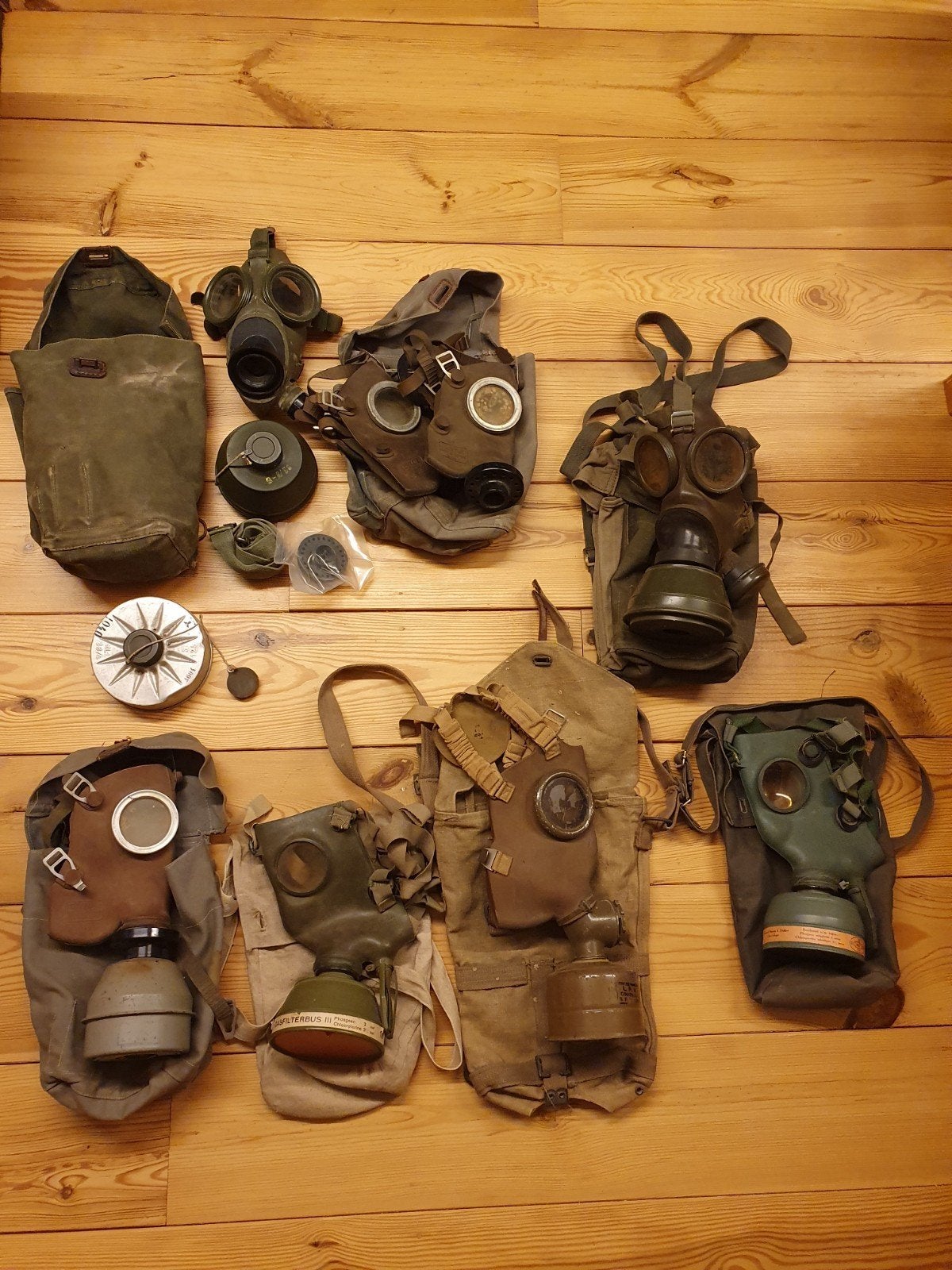 Lot gasmaskers Nederlands Duits Belgisch, Verzamelen, Militaria | Algemeen, Ophalen of Verzenden, Landmacht, Nederland, Embleem of Badge