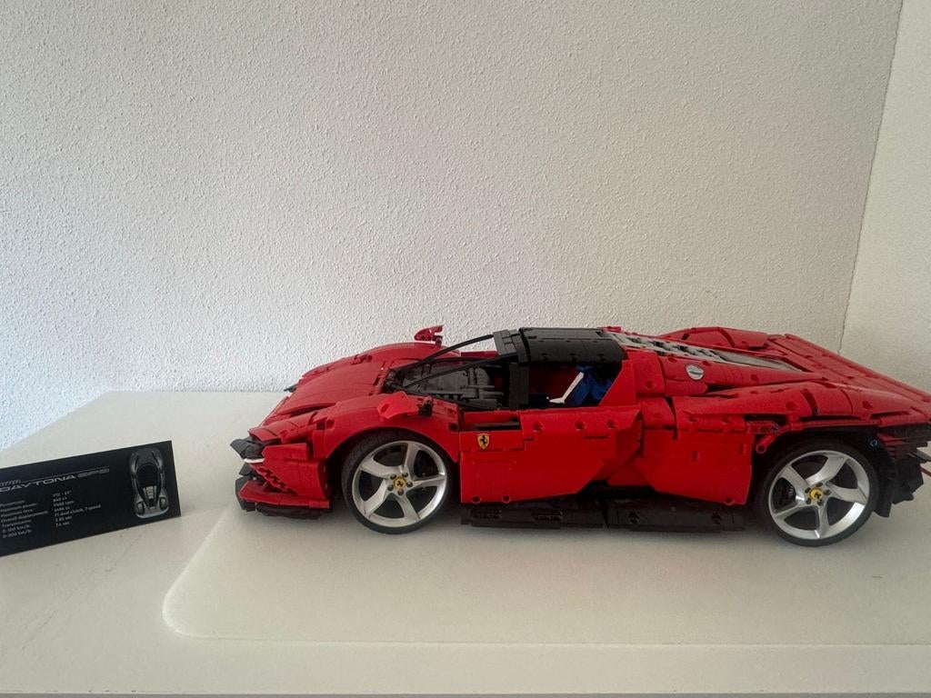 Rode lego technic Ferrari, Hobby en Vrije tijd, Modelauto's | 1:24, Ophalen of Verzenden, Zo goed als nieuw, Overige merken