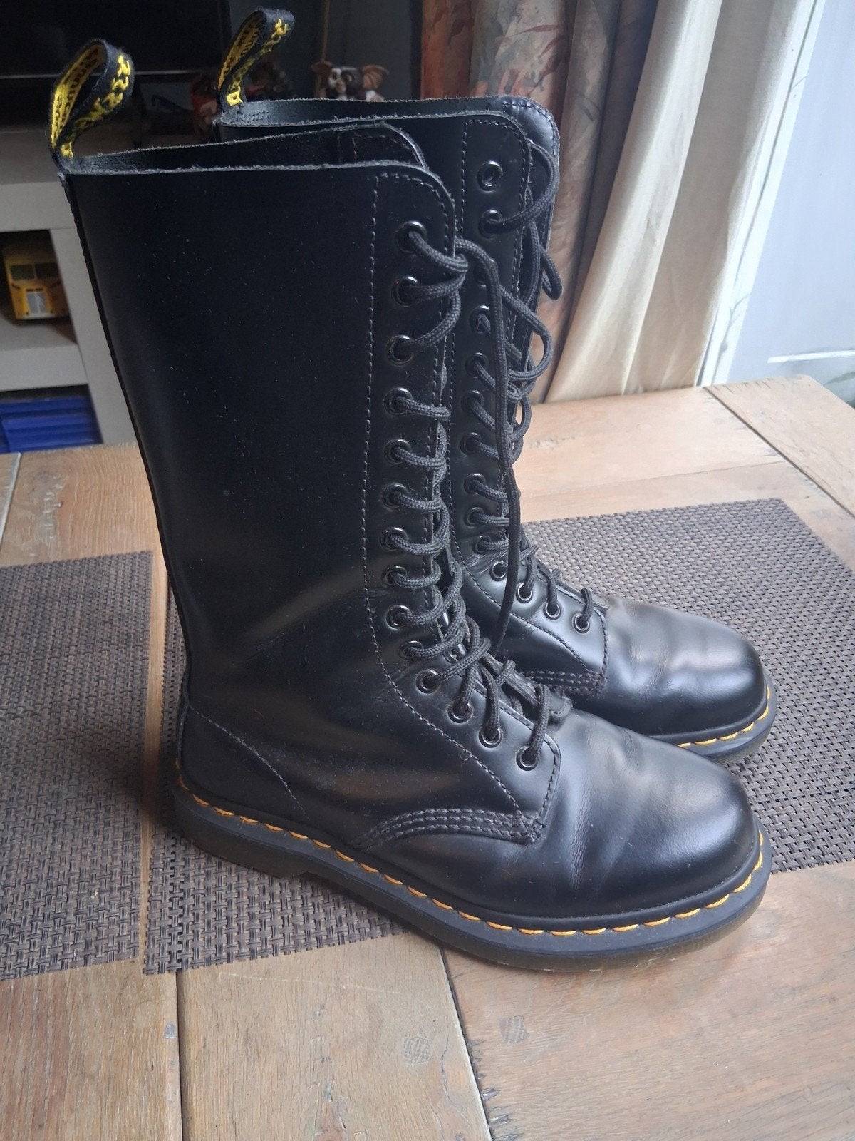 hoge dr martens maat 38 als nieuw, Ophalen of Verzenden, Zo goed als nieuw, Zwart