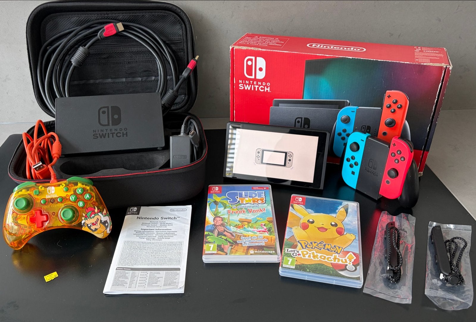 Complete Nintendo Switch set met 2 controllers en 2 games, Ophalen, Met games, Met 2 controllers, Zo goed als nieuw