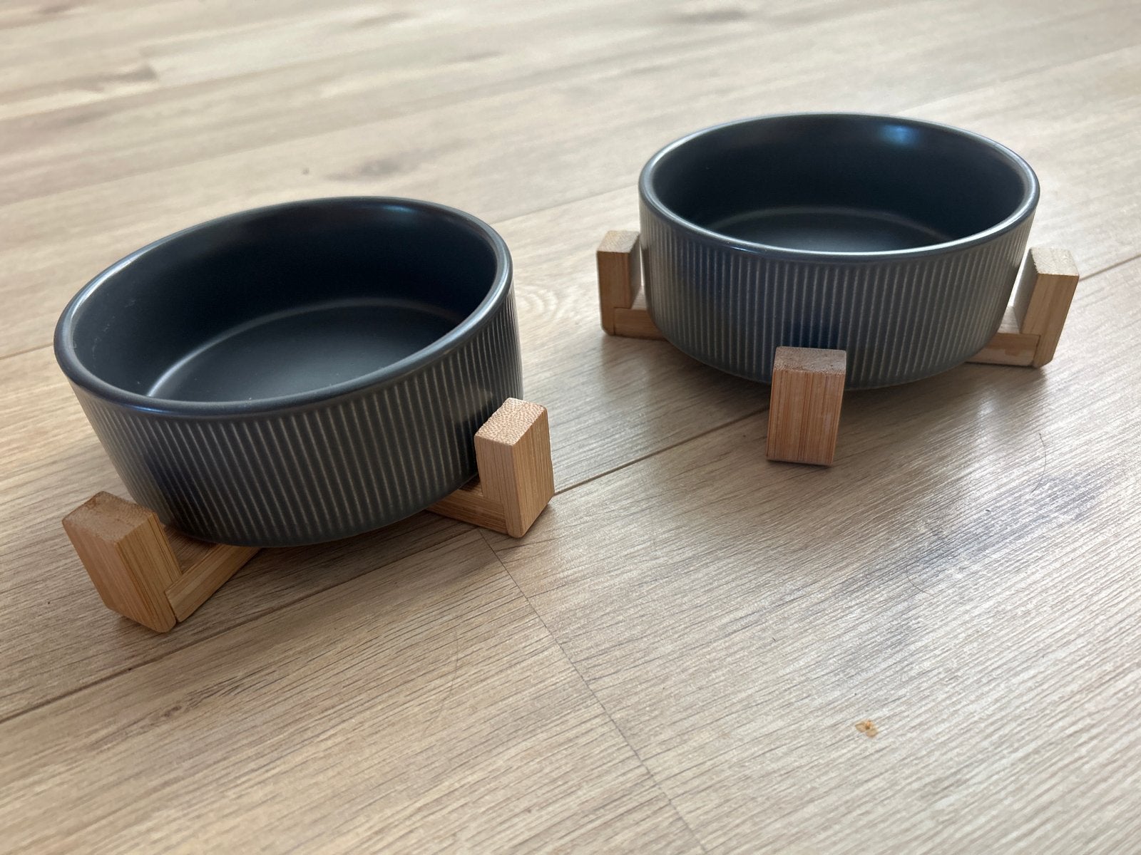 Twee trendy kattenvoerbakjes, Ophalen of Verzenden