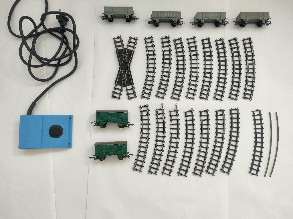 Rails setje Triang / Piko met trafo en wagons, Hobby en Vrije tijd, Modeltreinen | H0, Gebruikt, Gelijkstroom, Rails, Piko