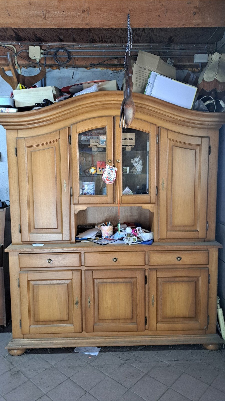 Massief houten dressoir/vitrinekast - 210x175 cm