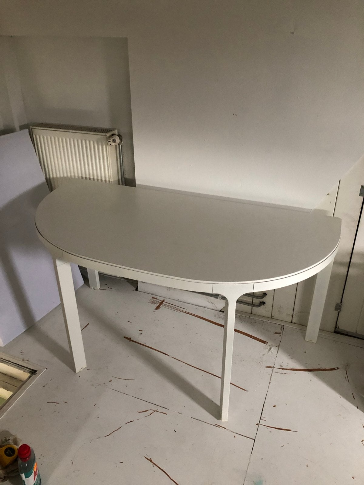 Wit halfrond bureau IKEA 140x70 cm, Huis en Inrichting, Ophalen, Gebruikt, IKEA, Wit