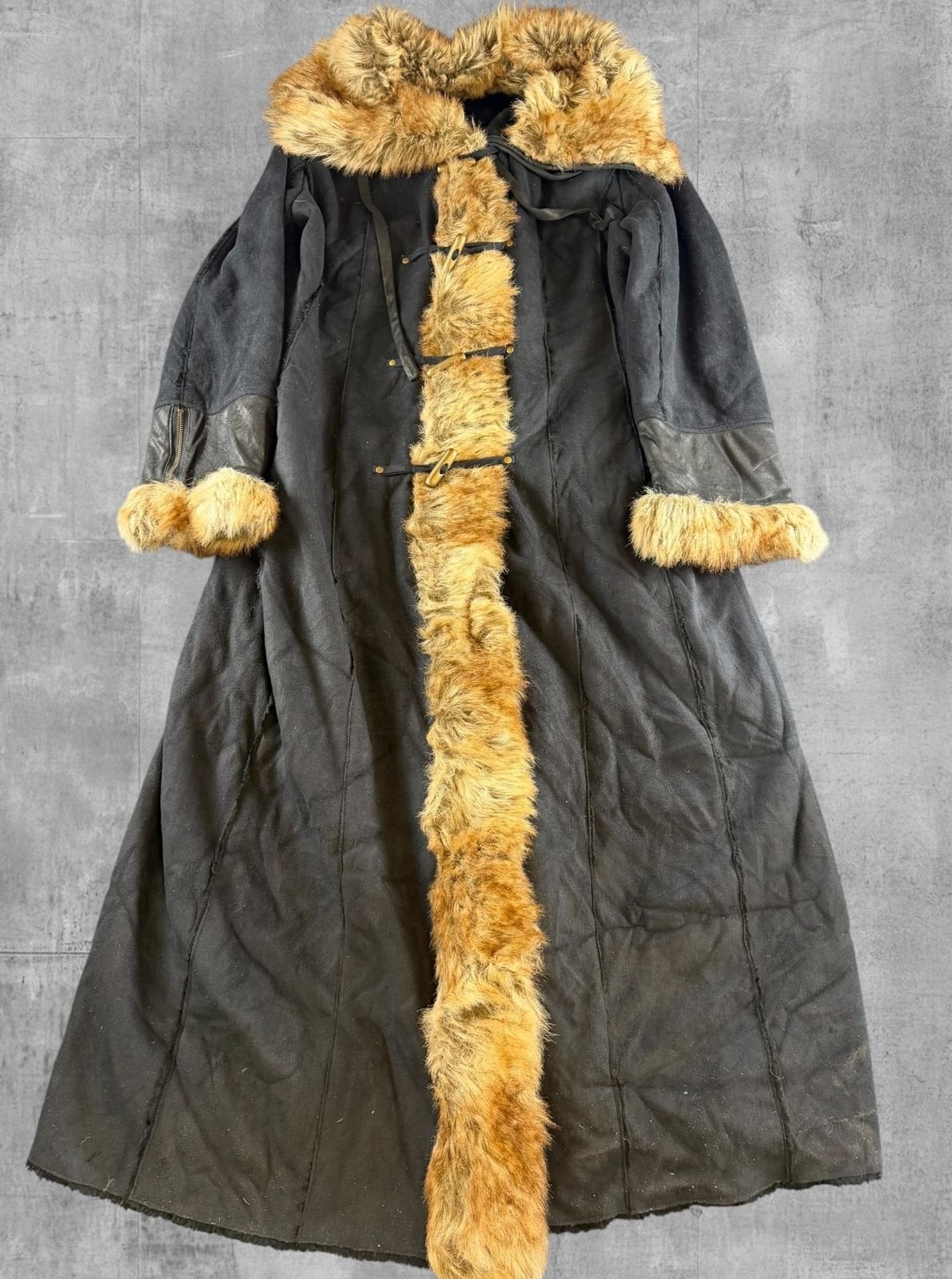 Blauwe shearling-look jas (penny coat / afghaanse jas),, Bayline Vintage Trading, Maat 42/44 (L), Zo goed als nieuw, Nassausingel 26, 4811 DG Breda, Nederland