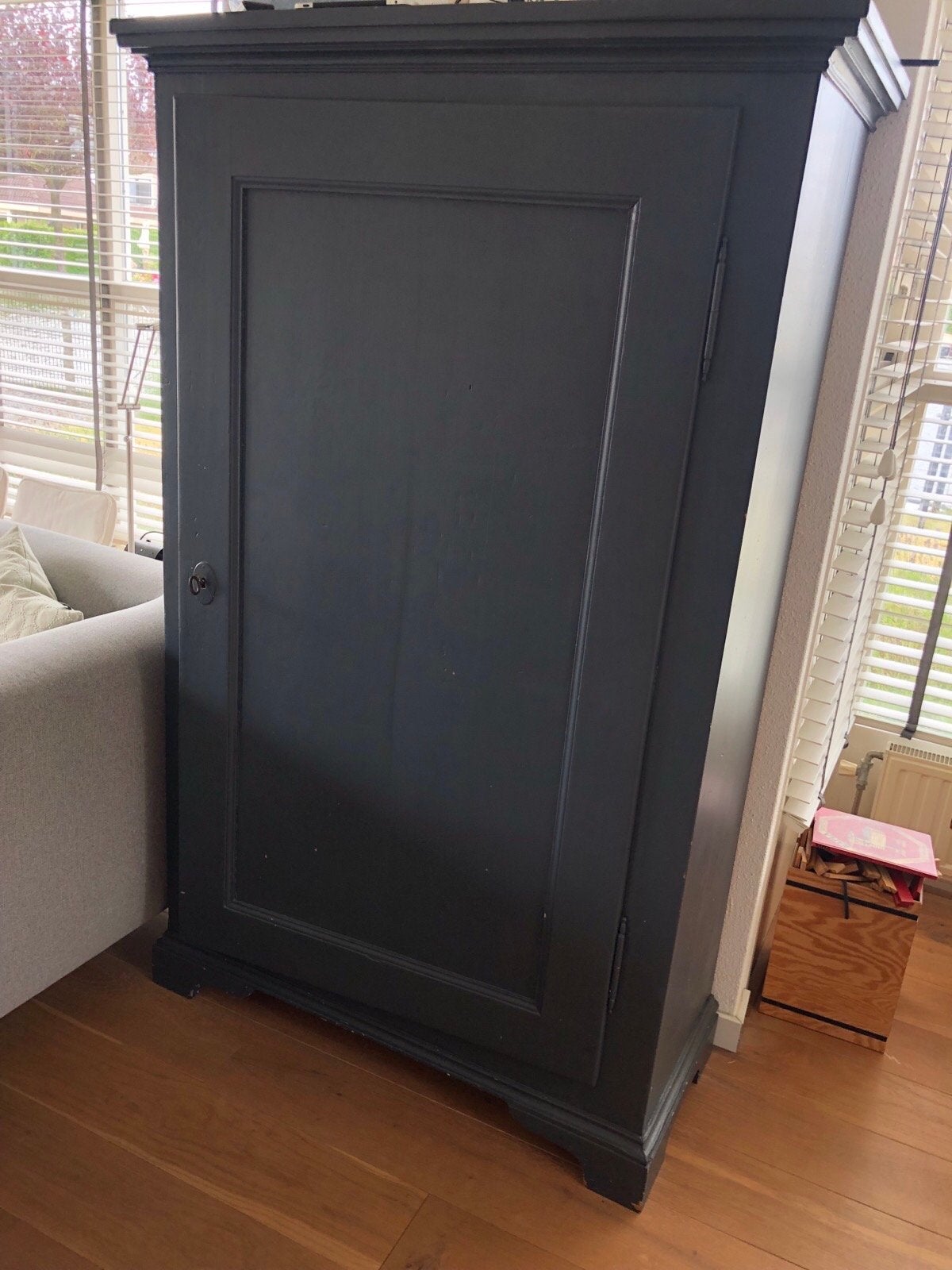 Antraciet grijze kast met planken, Huis en Inrichting, Kasten | Buffetkasten, Ophalen, Gebruikt, 50 tot 100 cm, 150 tot 200 cm