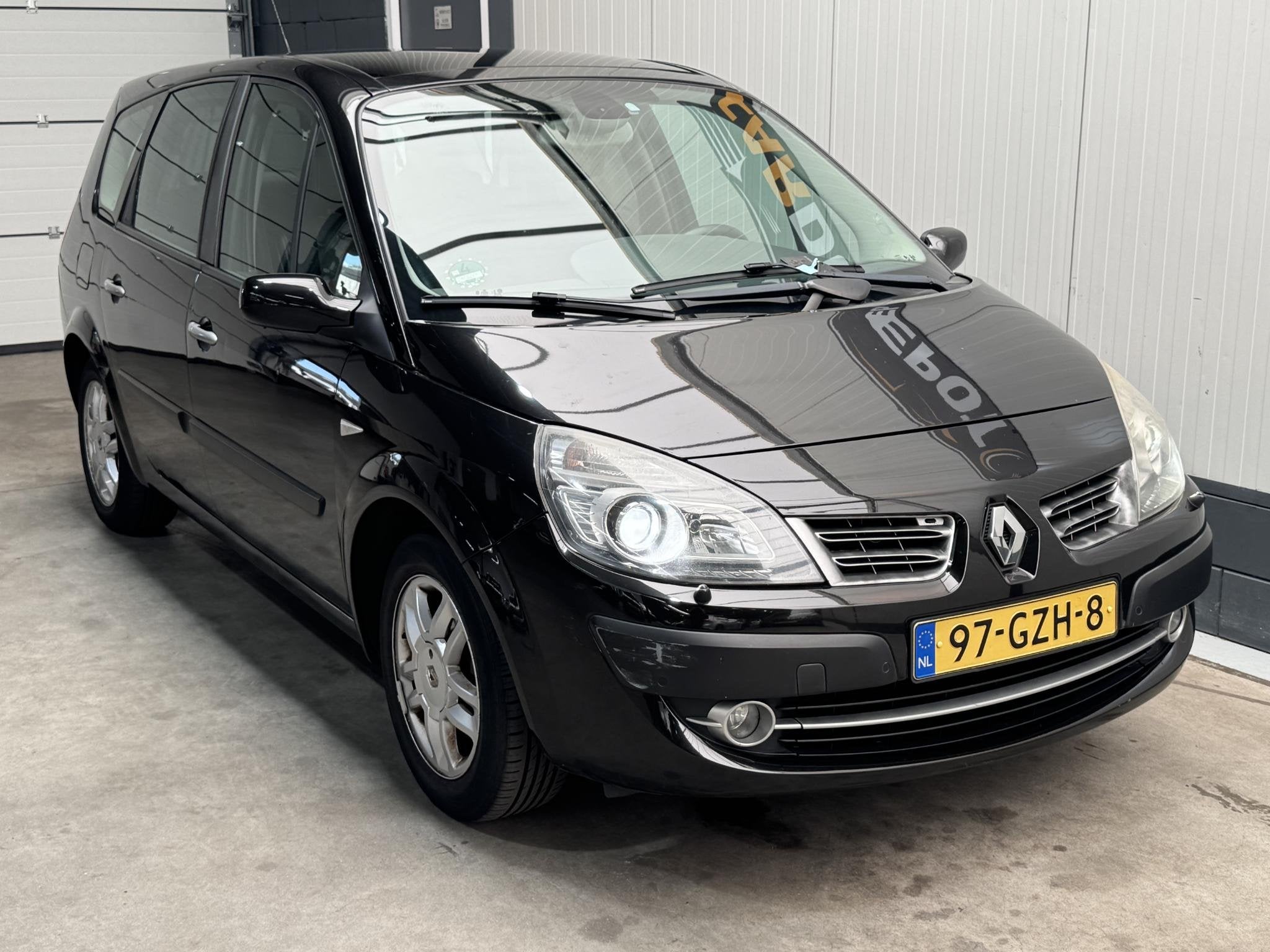 Renault Grand Scénic 2.0-16V Tech Line 7p. Vol Jaar APK, 1998 cc, 135 pk, 4 cilinders, 1505 kg