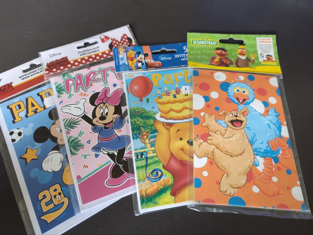 17 kaarten kinderfeestje uitnodiging, Hobby en Vrije tijd, Feestartikelen, Ophalen of Verzenden, Zo goed als nieuw, Versiering