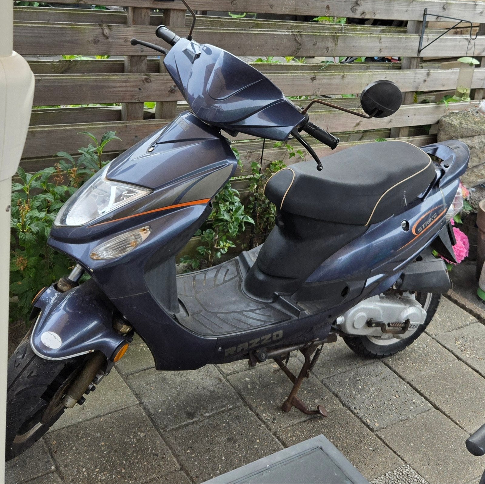 Razzo Strike 50cc Snorscooter (Benzhou) – Bouwjaar 2017 – Bl, Ophalen, Gebruikt, Benzine, Overige merken