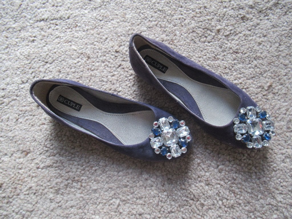 DAMESSCHOENEN Blauw suéde met mooie decoratie maat 37 € 20, Blauw, Overige typen, Nieuw, Ophalen of Verzenden