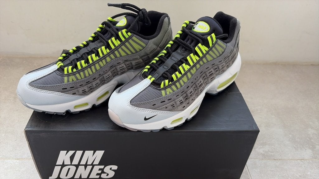 Nike Air Max 95 Black Volt Grey – EU 39, Verzenden, Zwart, Nike, Nieuw