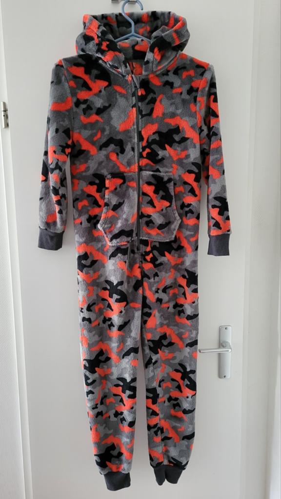 Next Onesie Camouflage Grijs Oranje Maat 140, Maat 38/40 (M), Ophalen of Verzenden, Zo goed als nieuw, Grijs