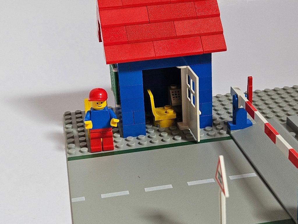Lego spoorwegovergang trein 7834, Kinderen en Baby's, Gebruikt, Lego, Ophalen of Verzenden, Inclusief instructies