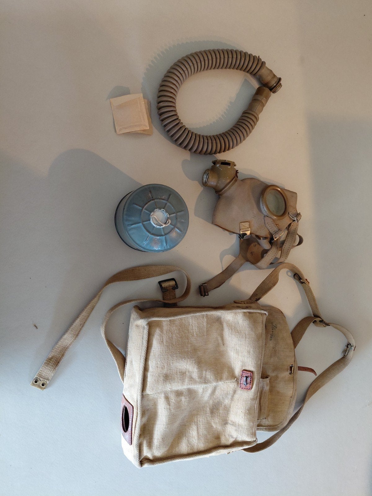 Belgisch gasmasker WO2 AG 15 met naam, Ophalen of Verzenden, Overige soorten, Overige gebieden, Overige typen