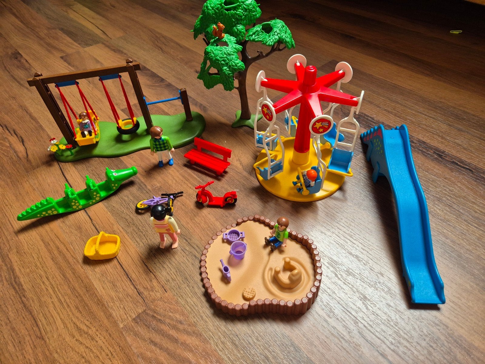 Playmobil speeltuin set  4070 met schommel, glijbaan enz., Ophalen of Verzenden, Zo goed als nieuw