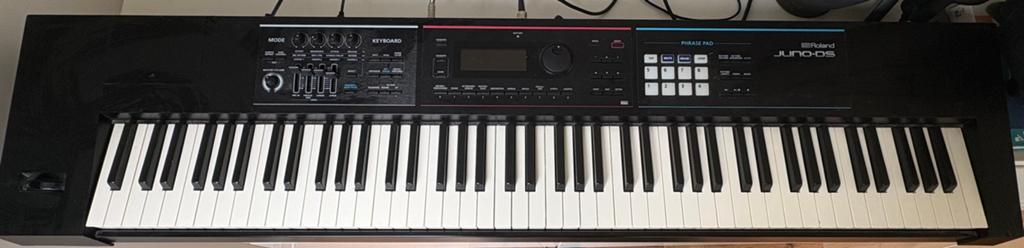 Roland Juno DS 88 Synthesizer Piano, Ophalen, 88 toetsen, Roland, Midi-aansluiting