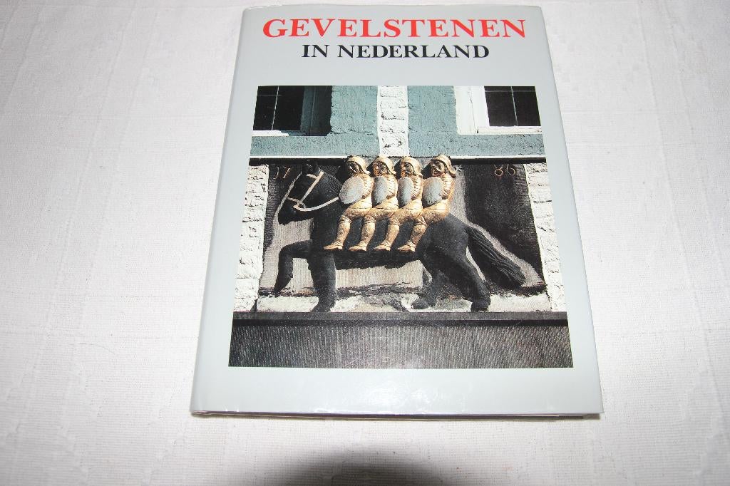 Gevelstenen in Nederland, Ophalen of Verzenden, Gelezen